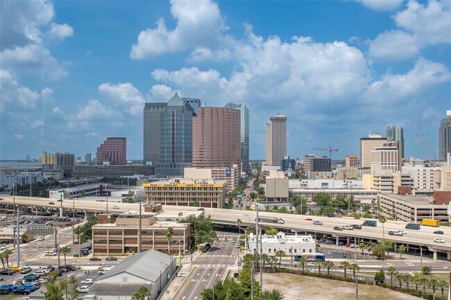 Building Photo - 1120 E Kennedy Blvd