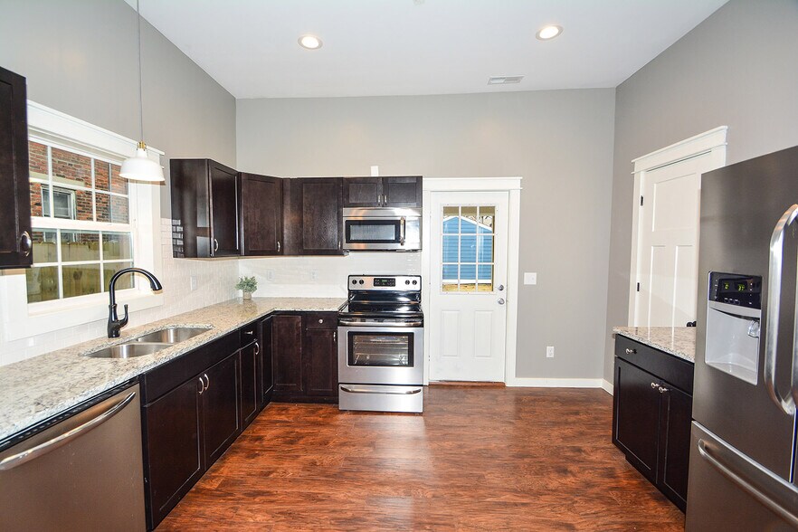 Modern kitchen - 1449 Fletcher Avenue