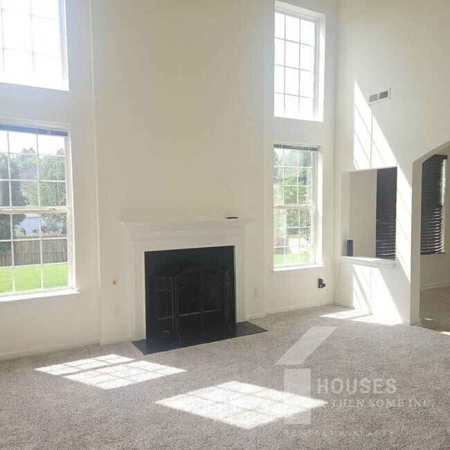 Building Photo - 213 Worcester Ln