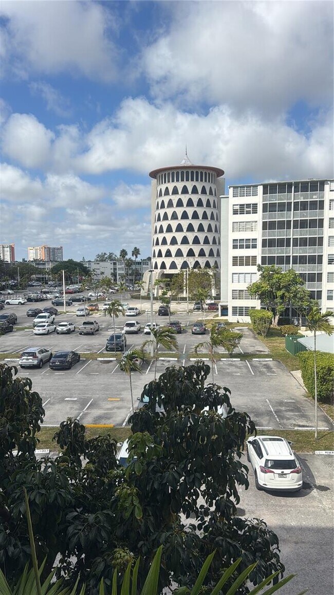 Building Photo - 1780 NE 191st St