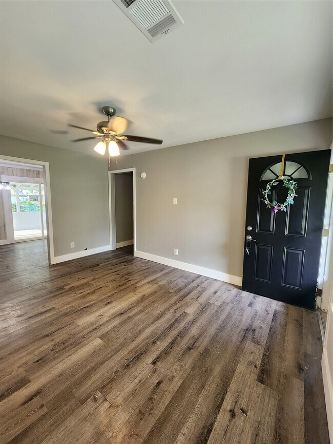 Building Photo - 9711 Aguila St