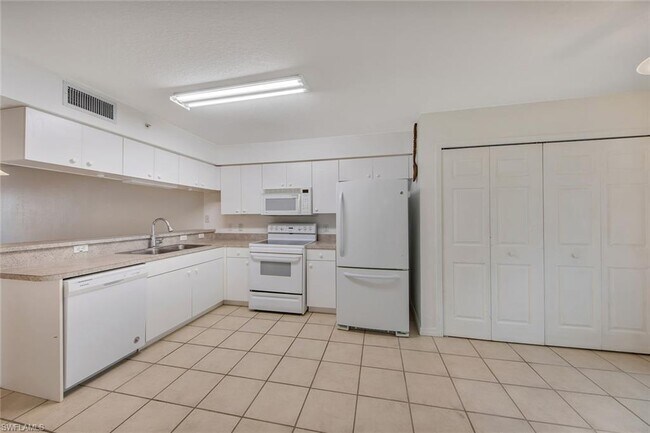 Building Photo - 25735 Lake Amelia Way