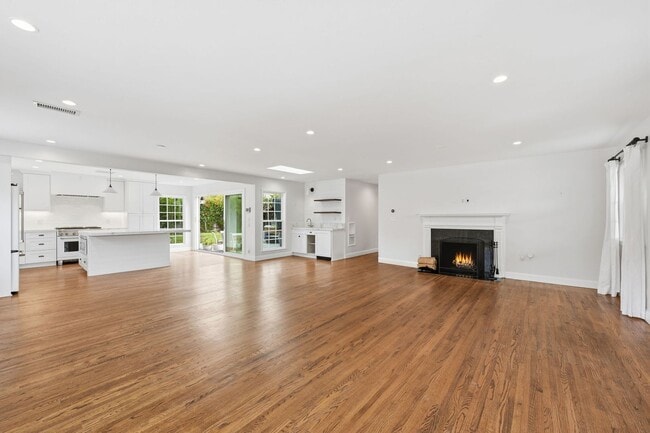 Building Photo - MISSION BAY 4-BED/3-BATH - 3 MIN WALK TO BAY