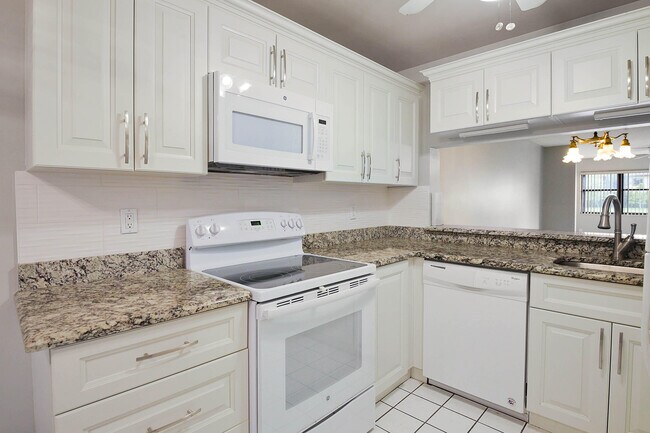Building Photo - 7593 Tahiti Ln