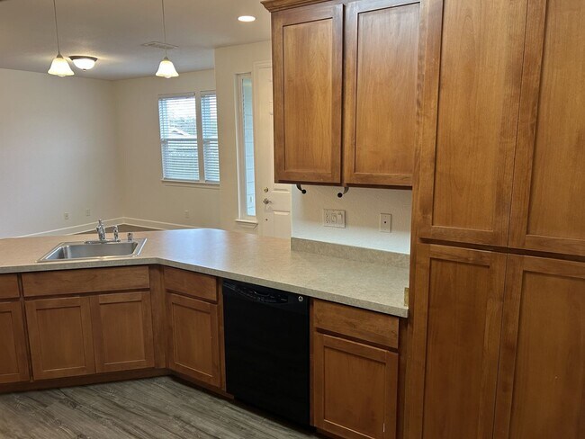 Building Photo - NB T 403-405