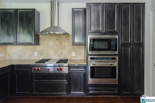 Building Photo - 2600 Highland Ave