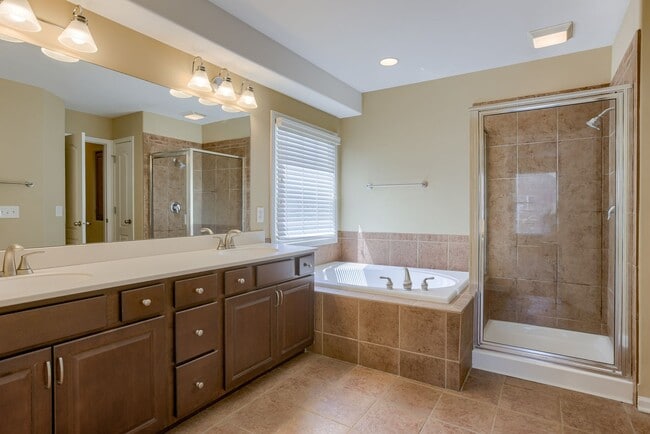 Building Photo - Must See 3 Bedroom In Bellevue!!