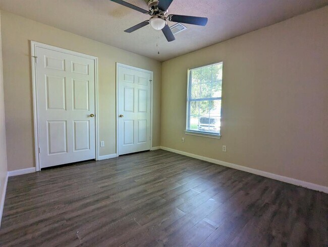 Building Photo - 12115 Royal Green Dr