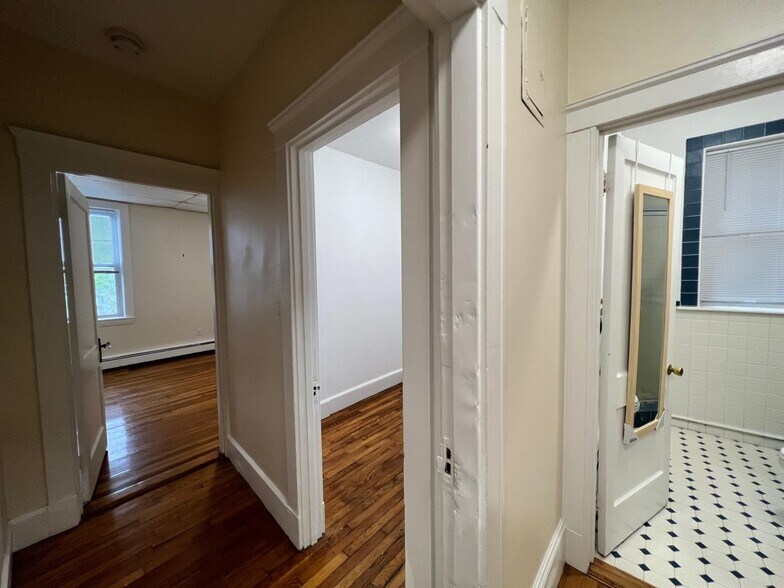 Building Photo - 206 Massachusetts Ave