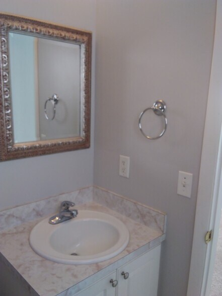 Building Photo - 5172 Taylor Ave