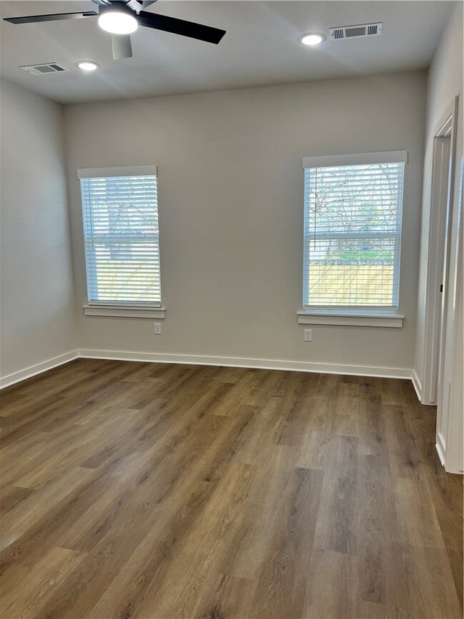 Building Photo - 570 Cosmos St