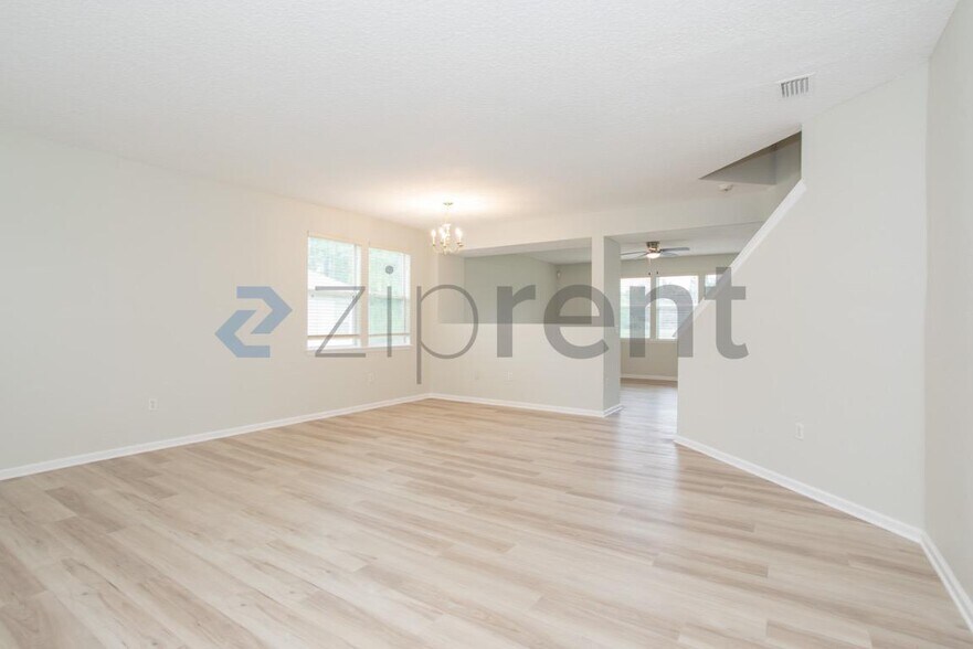 Building Photo - Unit