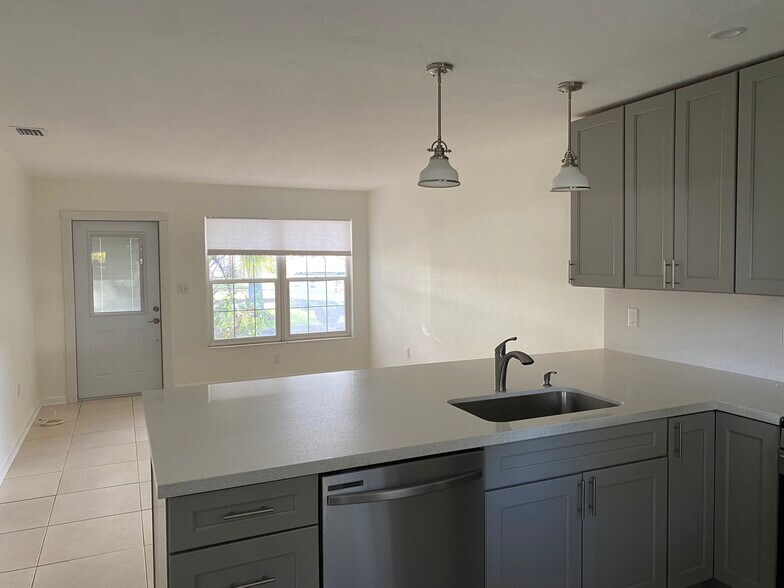 Living Room - 1729 N 16th Ct