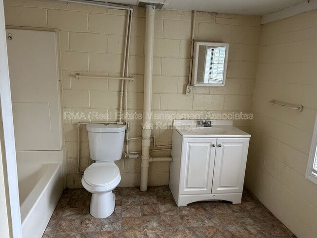 Building Photo - 909 Cleveland St