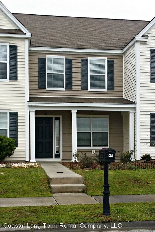 2 br, 2.5 bath House 125 Fairgreen Street 125 Fairgreen St Savannah