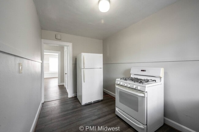 Building Photo - Charming 1-Bedroom Duplex in Indianapolis with Spacious Layout and Convenient Location
