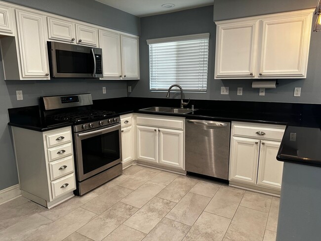 Building Photo - Redlands Townhome For Rent!