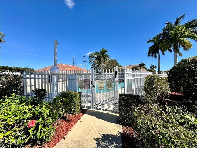 Building Photo - 860 Hampton Cir