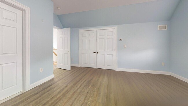 Building Photo - Modern home in Newton available for rent as early as July 1st!