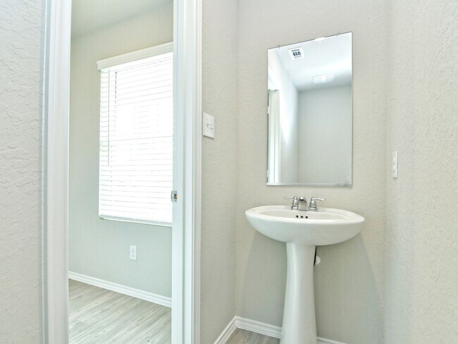 Building Photo - 4 BR/2.5 BA - 1874 SF in San Antonio - WATERWHEEL!!!