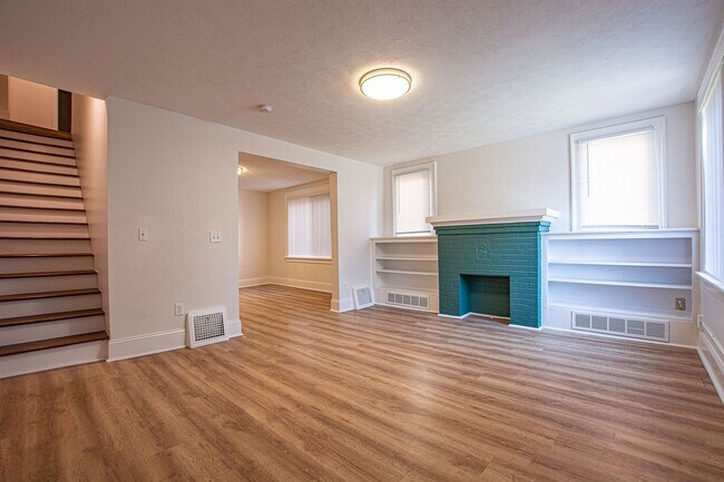 Building Photo - 3 Bedroom Duplex near downtown Omaha