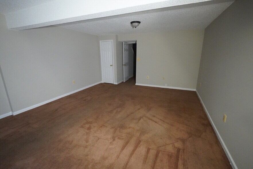 Building Photo - 7480 Catterick Ct