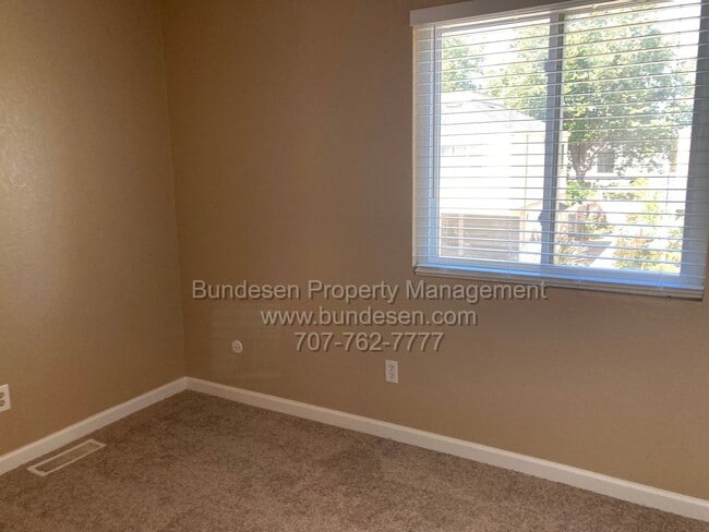 Building Photo - 465 Enterprise Dr