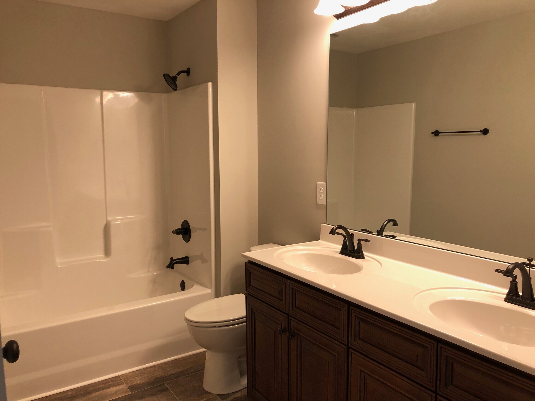 Building Photo - 185 Ridge Pointe Dr
