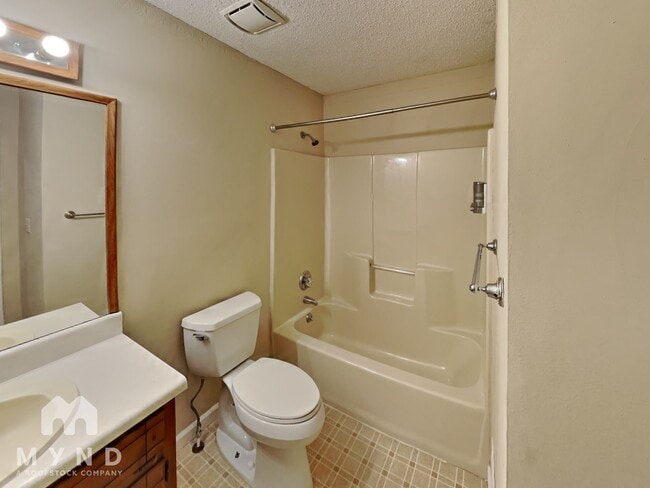 Building Photo - 3255 Sharon Ln