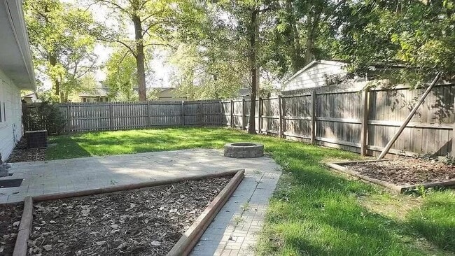 Building Photo - 4111 Woodstock Dr