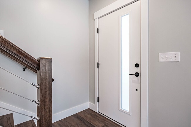 Building Photo - Highland Duplex