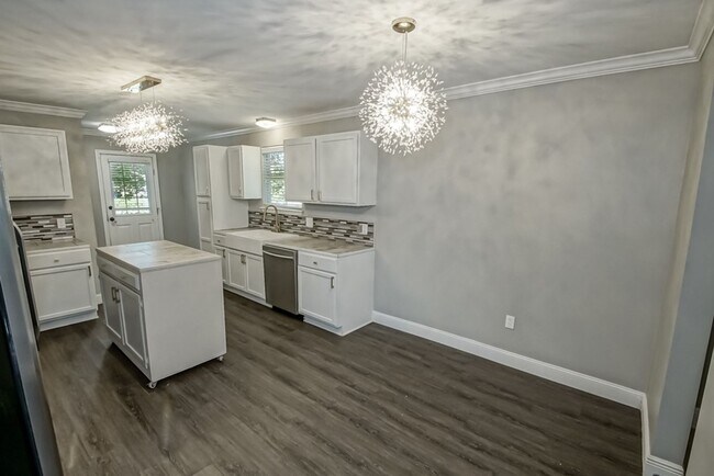 Building Photo - Gene Buckle