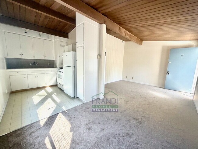 Building Photo - 25 Willow Ave