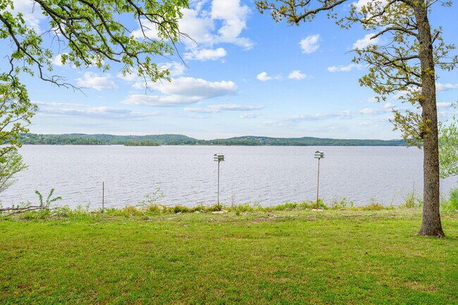 Building Photo - 471 Parkside Dr