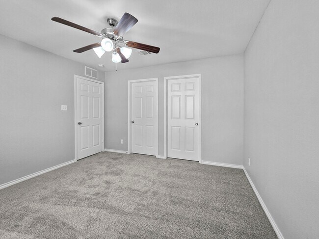Building Photo - 1332 Dreiss St