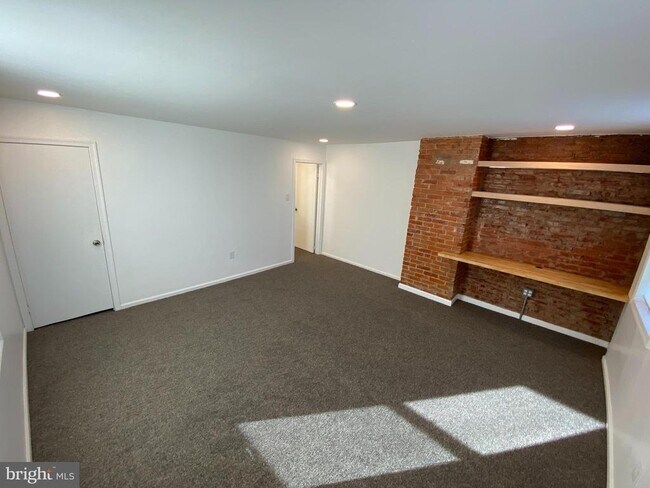 Building Photo - 1216 S 11th St