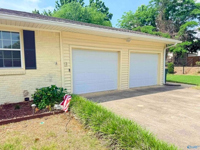 Building Photo - 1711 Lydia Dr NW
