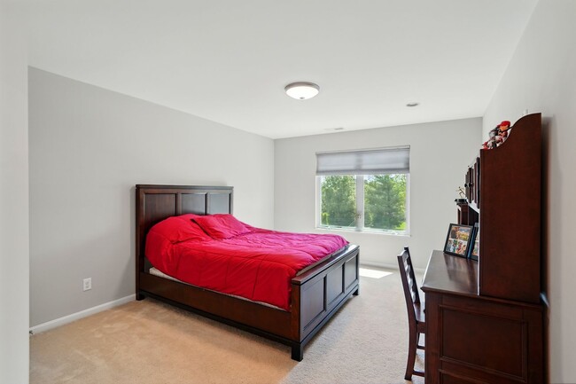 Building Photo - Five Bedroom House in Deerfield Township!