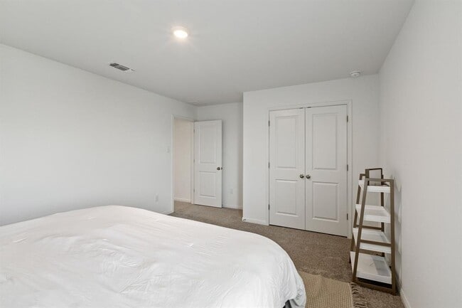 Building Photo - 615 Backstays Lp