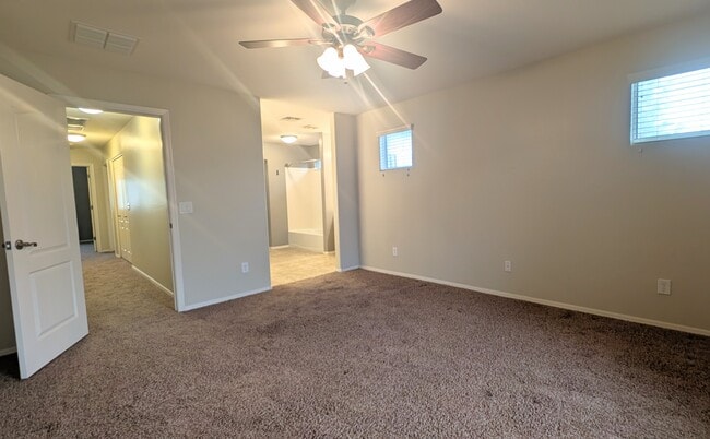 Building Photo - 10138 E Isabella Ave