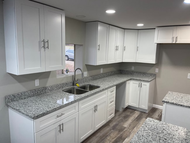 Building Photo - Beautiful 3 Bedroom 2 Bath Home! MOVE IN SPECIAL!