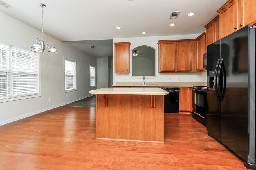 Building Photo - 92 Majestic Dr
