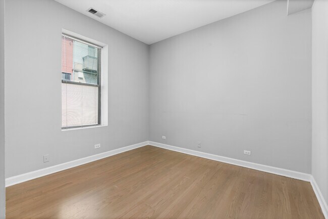 Building Photo - 948 N Washtenaw Ave
