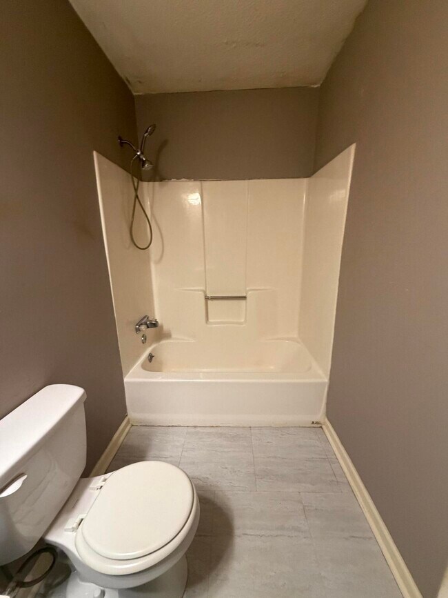 Building Photo - 11 Coulter Dr