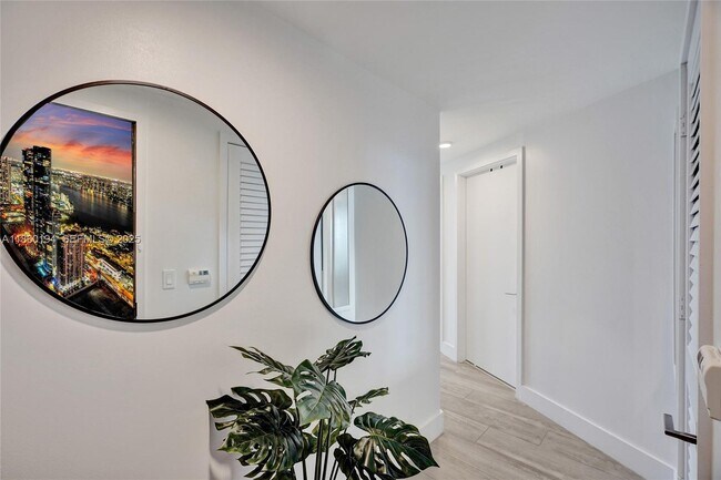 Building Photo - 121 NE 34th St