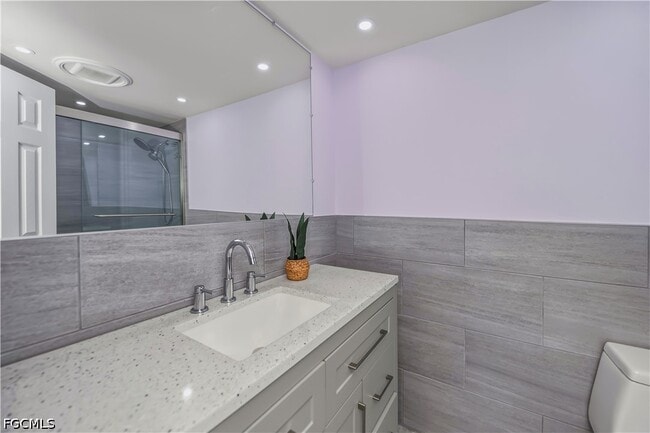 Building Photo - 1900 Clifford St