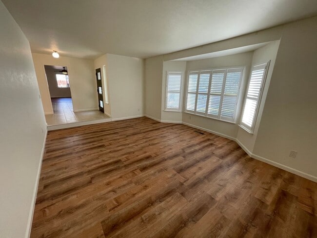 Building Photo - Spacious three bedroom home in desirable Windsor neighborhood!