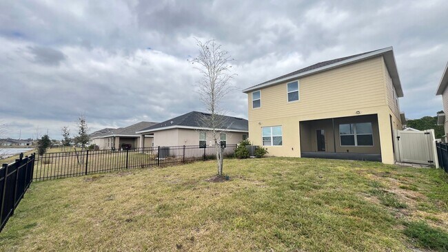 Building Photo - Beautiful Harmony Central Water Front Home AVAILABLE NOW!