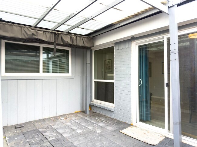 Building Photo - 6506 Briar Glade Dr