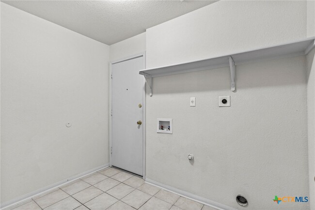 Building Photo - 5206 Oster Dr